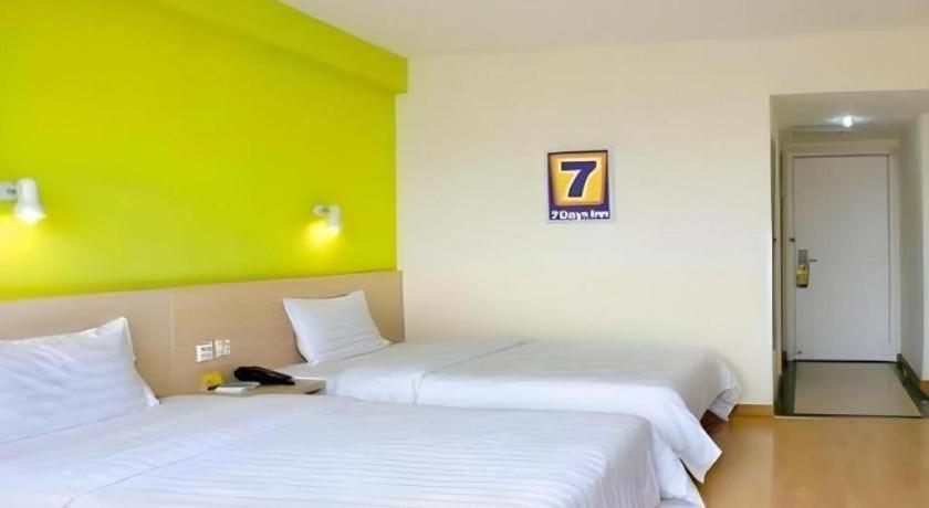 7 Days Inn Luzhou Commercial Pedestrian Street Center Exterior foto