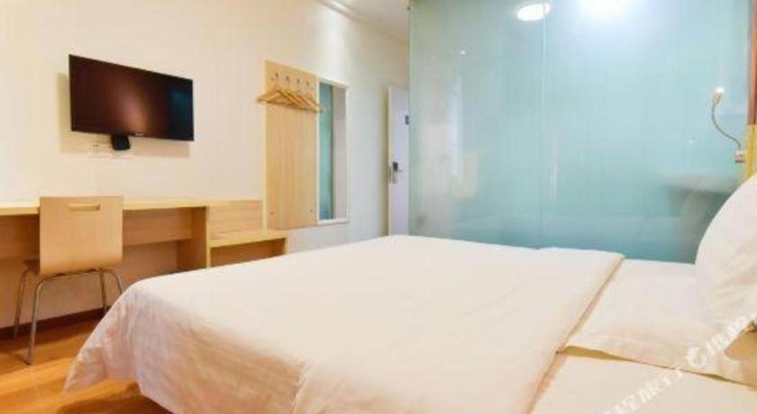 7 Days Inn Luzhou Commercial Pedestrian Street Center Exterior foto